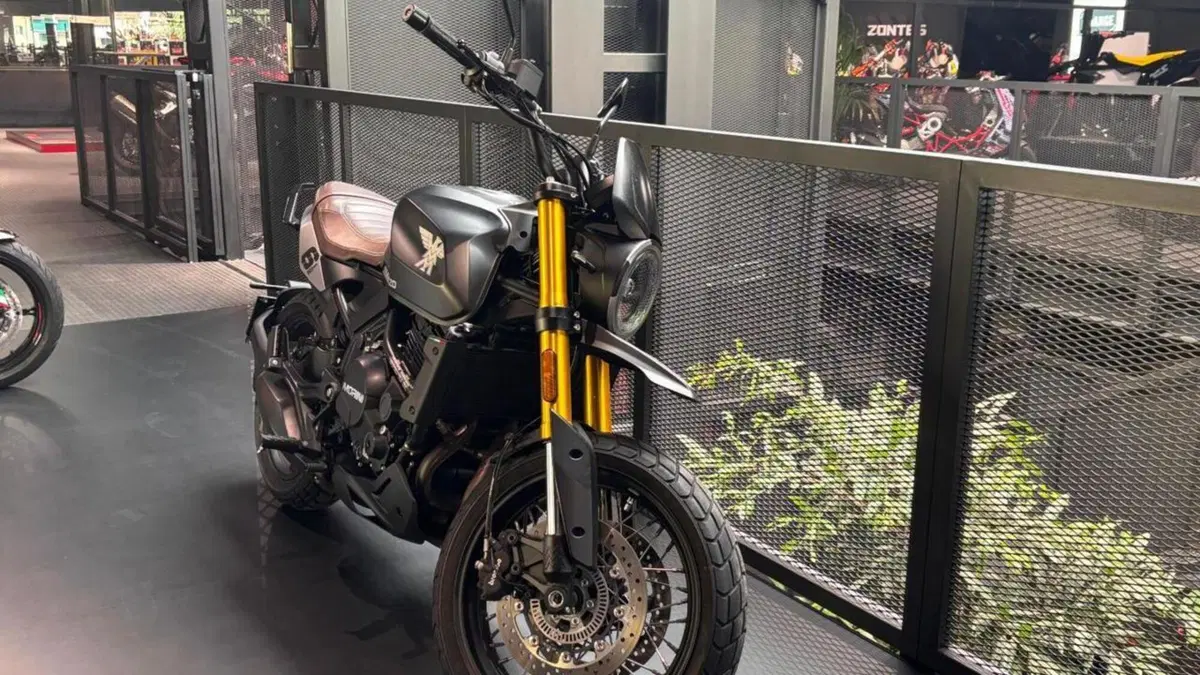 Moto Morini SEIEMMEZZO SCR (2022 - 26)  (2)