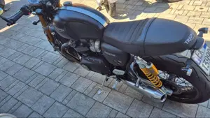 Triumph Thruxton 1200 R (2017 - 20)  (9)