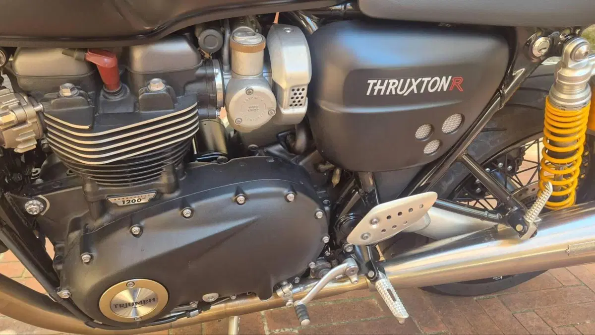 Triumph Thruxton 1200 R (2017 - 20)  (6)