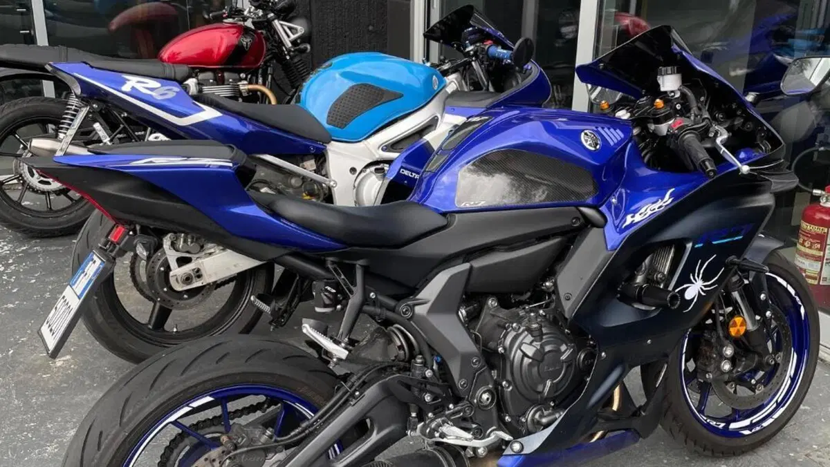 Yamaha YZF R7 (2021 - 25)  (2)