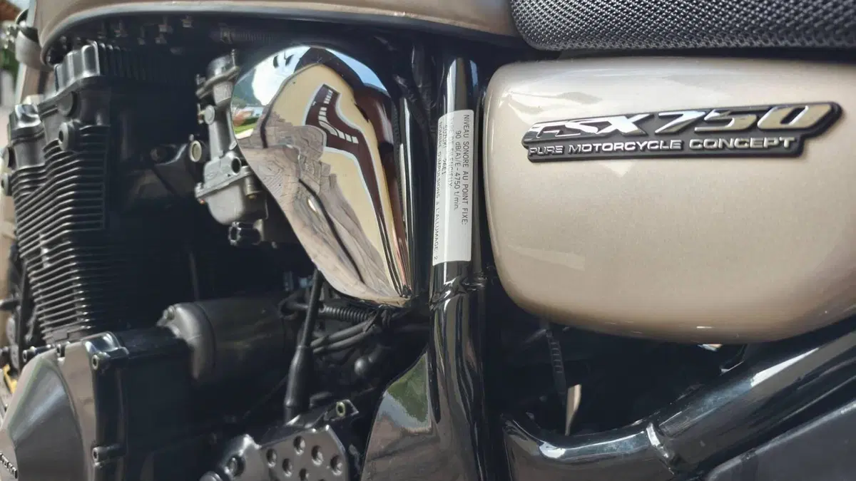 Suzuki GSX 750 (1998 - 03)  (2)