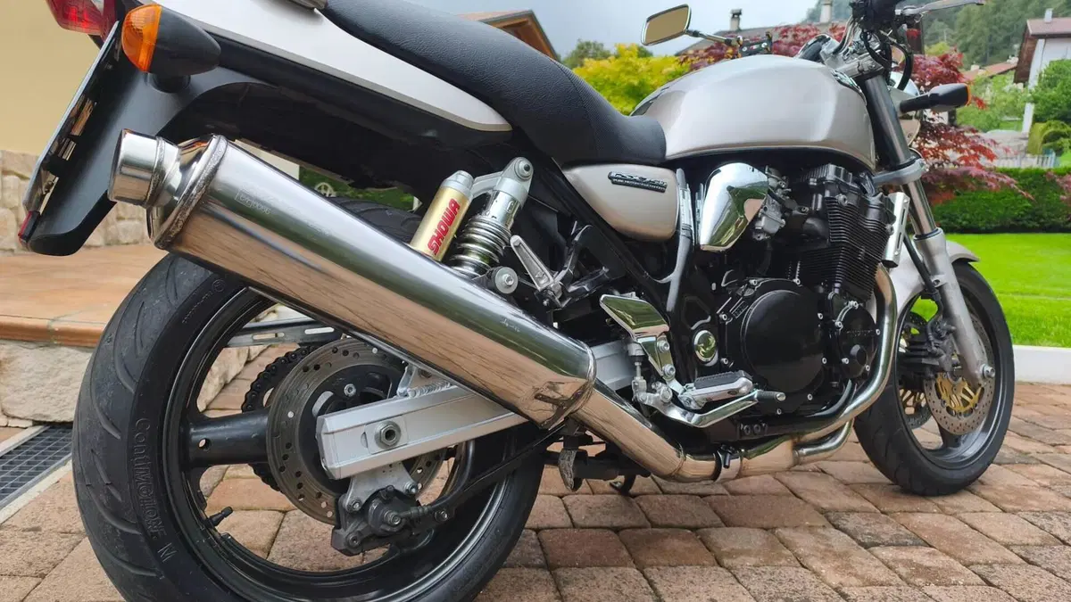 Suzuki GSX 750 (1998 - 03)  (5)