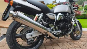 Suzuki GSX 750 (1998 - 03)  (5)