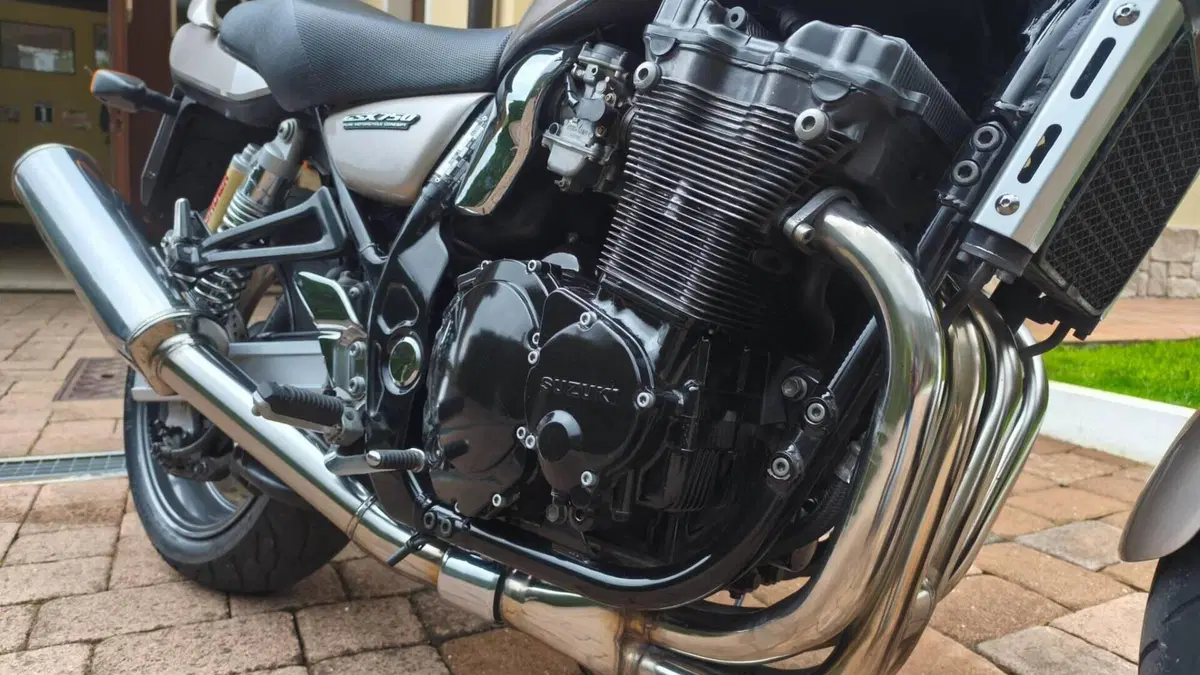 Suzuki GSX 750 (1998 - 03)  (6)