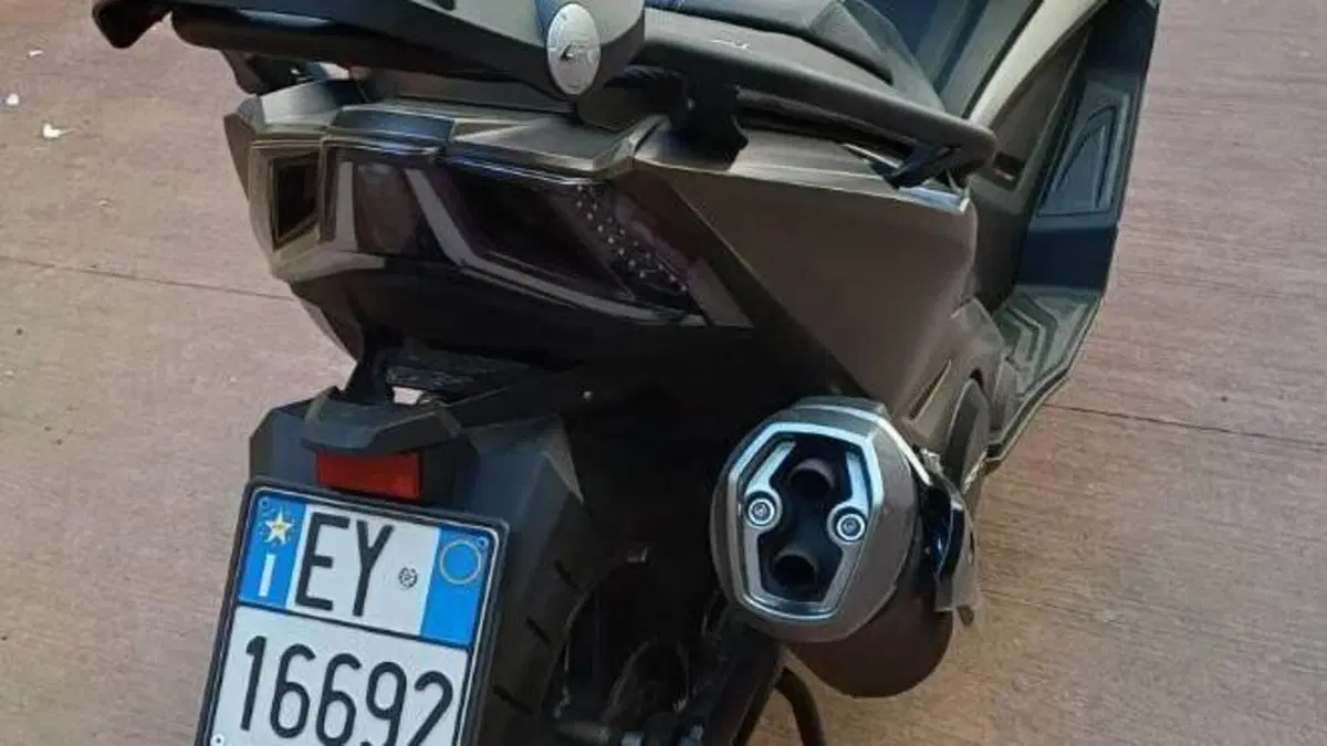 Kymco AK 550 ETS (2021 - 26)  (7)