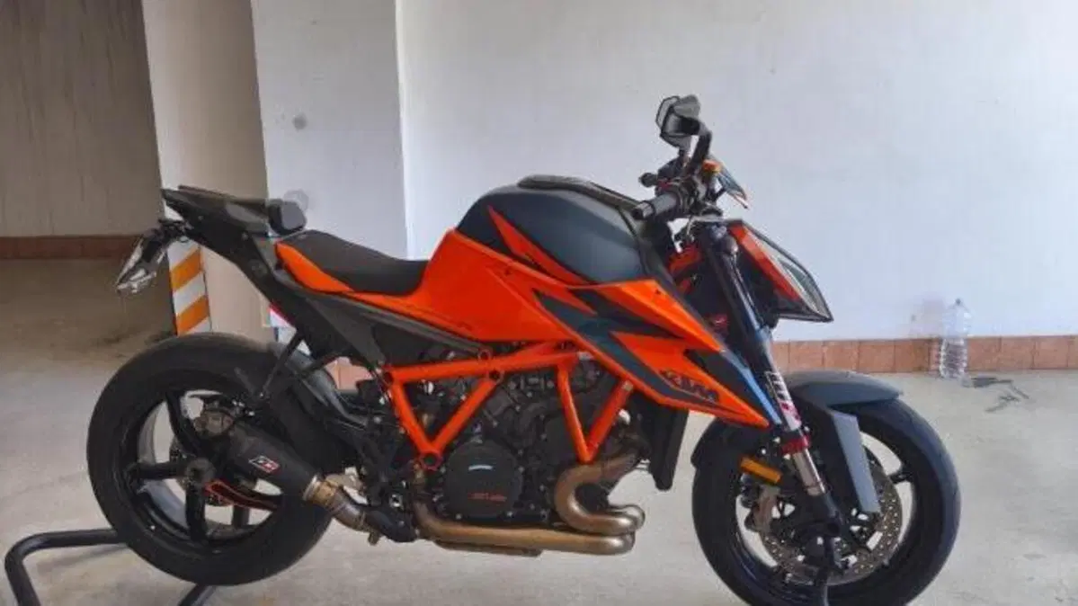 KTM 1290 Super Duke R (2021)  (2)