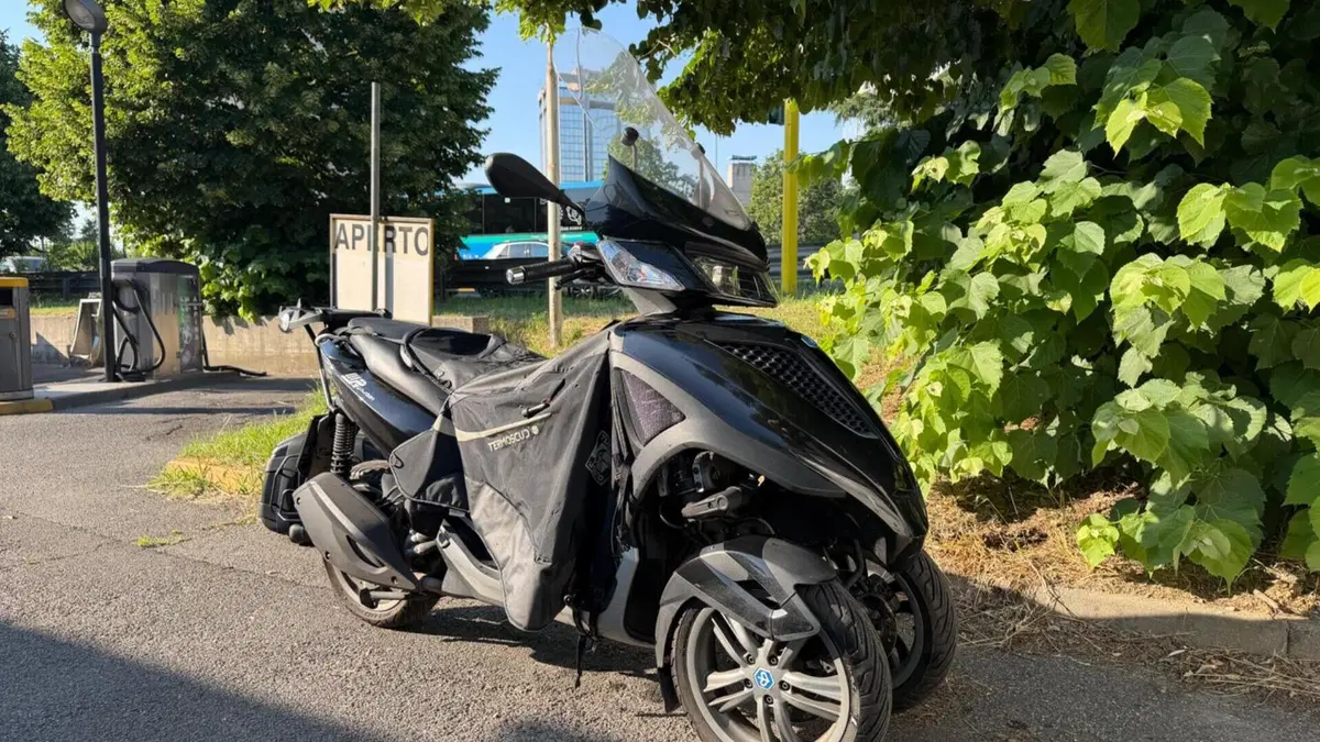 Piaggio Mp3 300 ie Yourban ERL (2011 - 17)  (2)