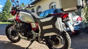 Moto Guzzi V85 TT Evocative Graphics (2021 - 23)  (2)