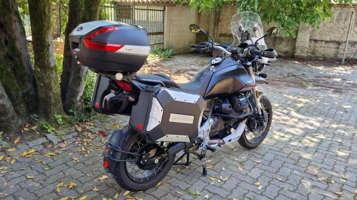 Moto Guzzi V85 TT (2021 - 23)  (2)