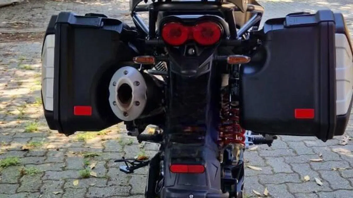 Moto Guzzi V85 TT (2021 - 23)  (3)
