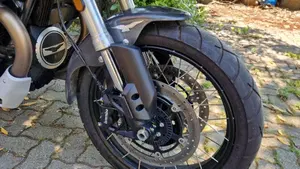 Moto Guzzi V85 TT (2021 - 23)  (7)
