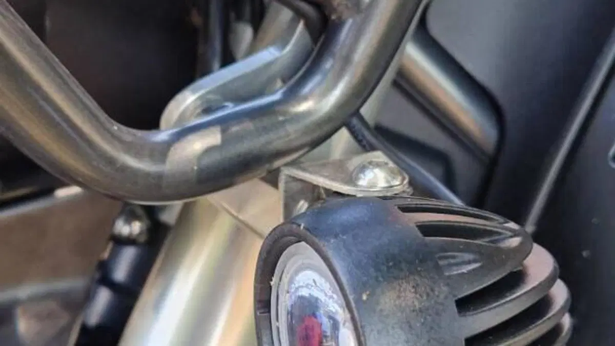 Moto Guzzi V85 TT (2021 - 23)  (9)