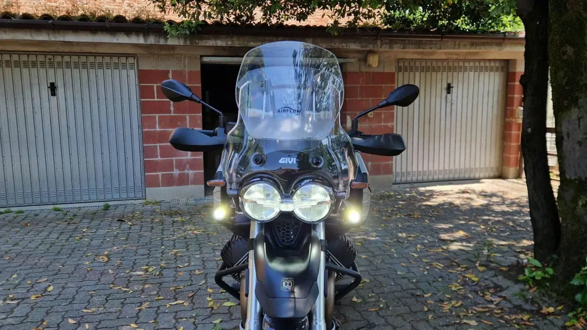 Moto Guzzi V85 TT (2021 - 23)  (10)