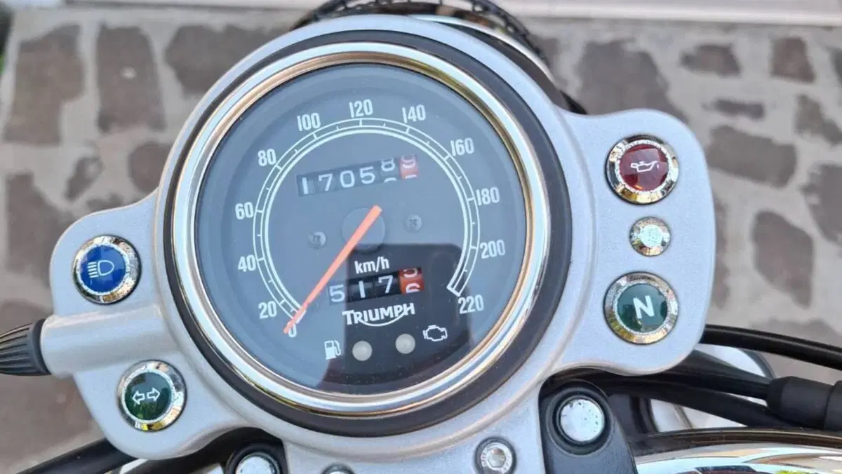 Triumph Scrambler (2006 - 17)  (2)