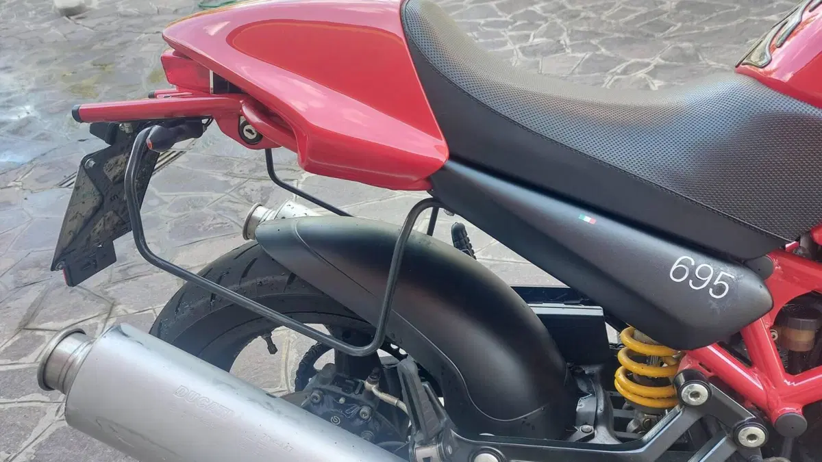 Ducati Monster 695 (2006 - 08)  (7)