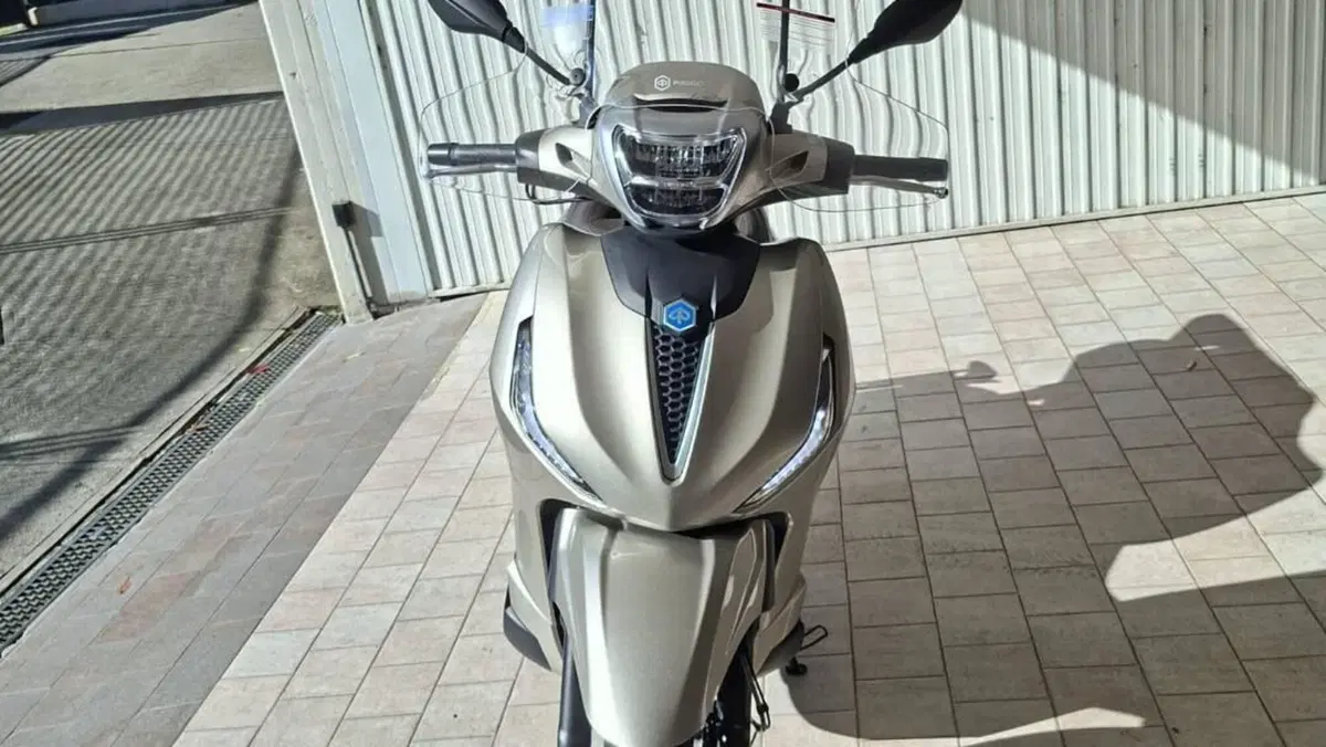 Piaggio Beverly 300 ABS-ASR (2021 - 25)  (2)