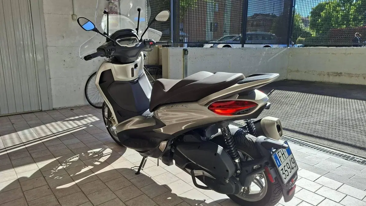 Piaggio Beverly 300 ABS-ASR (2021 - 25)  (5)