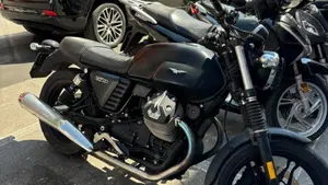 Moto Guzzi V7 II Stone (2015 - 17) 