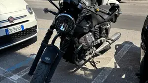 Moto Guzzi V7 II Stone (2015 - 17)  (2)