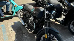Moto Guzzi V7 II Stone (2015 - 17)  (3)