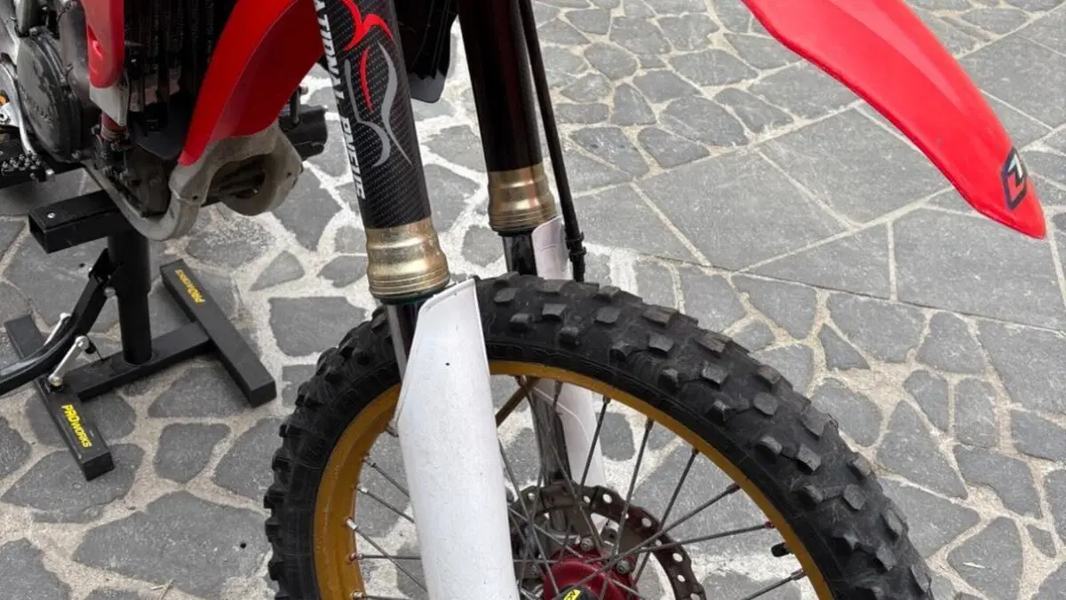Honda CRF 250R (2010 - 11)  (4)