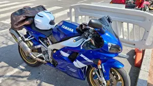 Yamaha YZF R1 (1998 - 99) 