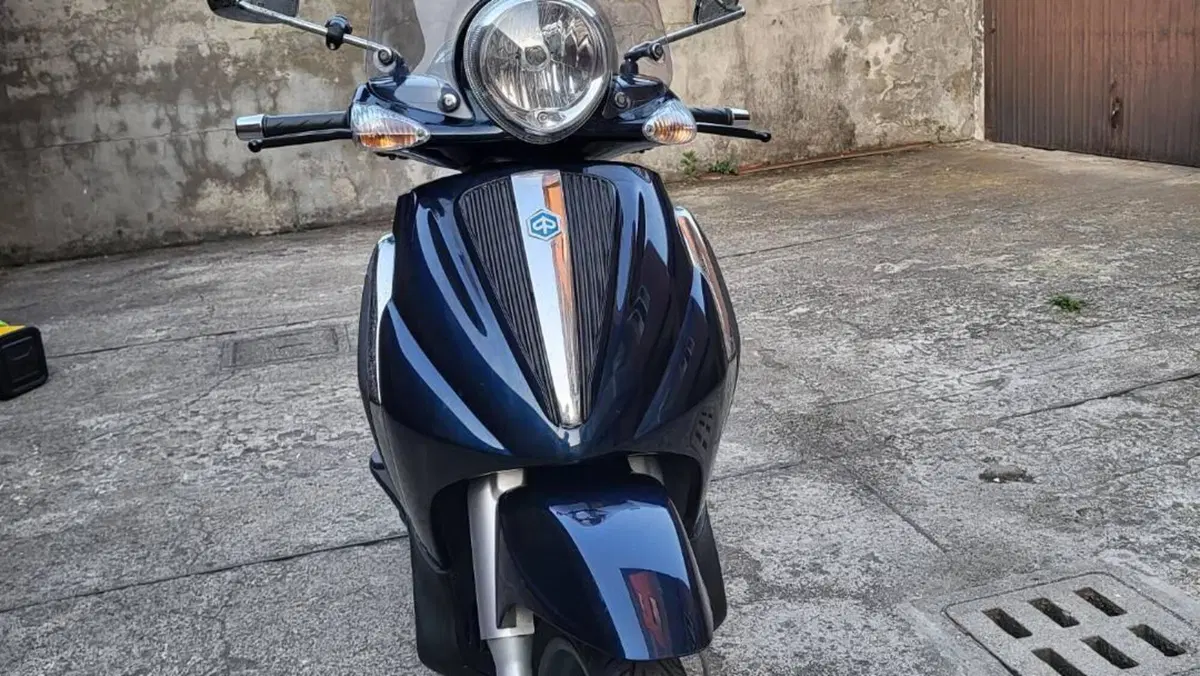Piaggio Beverly Tourer 125  (4)