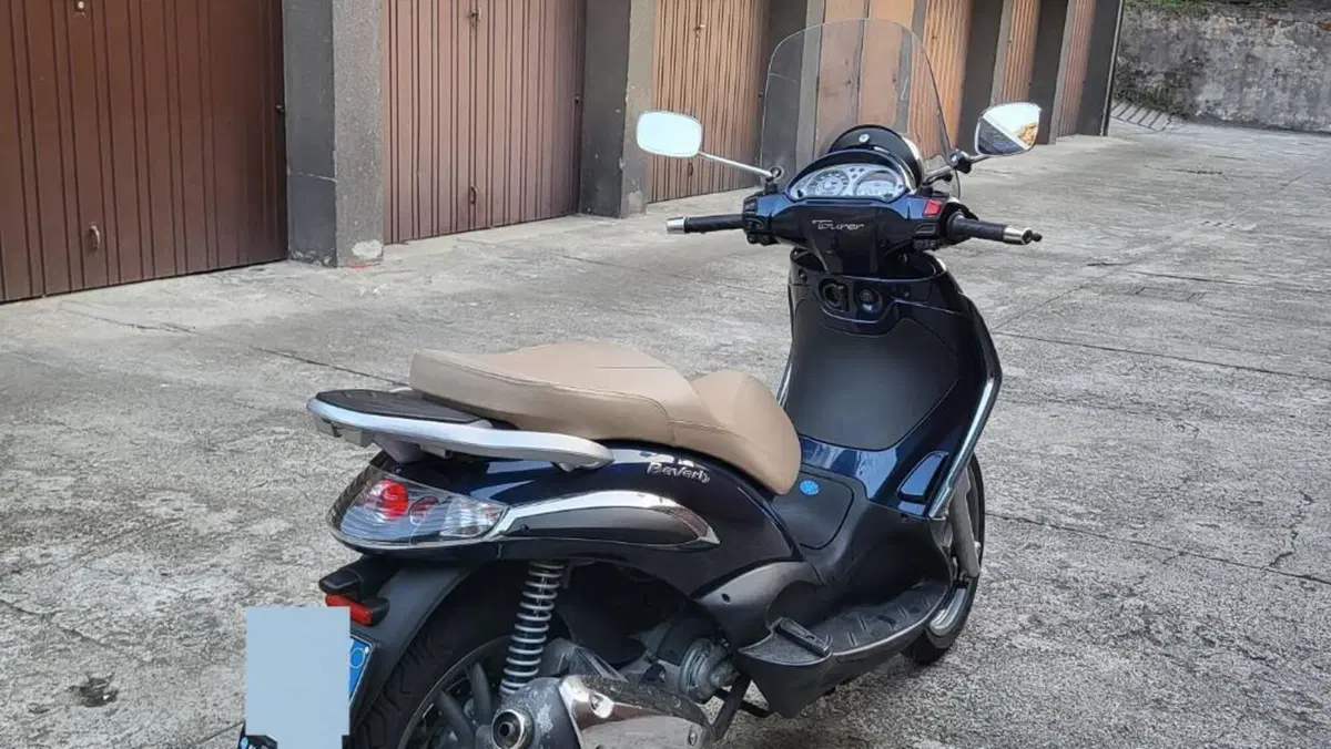 Piaggio Beverly Tourer 125  (9)