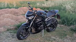 Triumph Street Triple RS (2017 - 19)  (2)