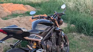 Triumph Street Triple RS (2017 - 19)  (6)