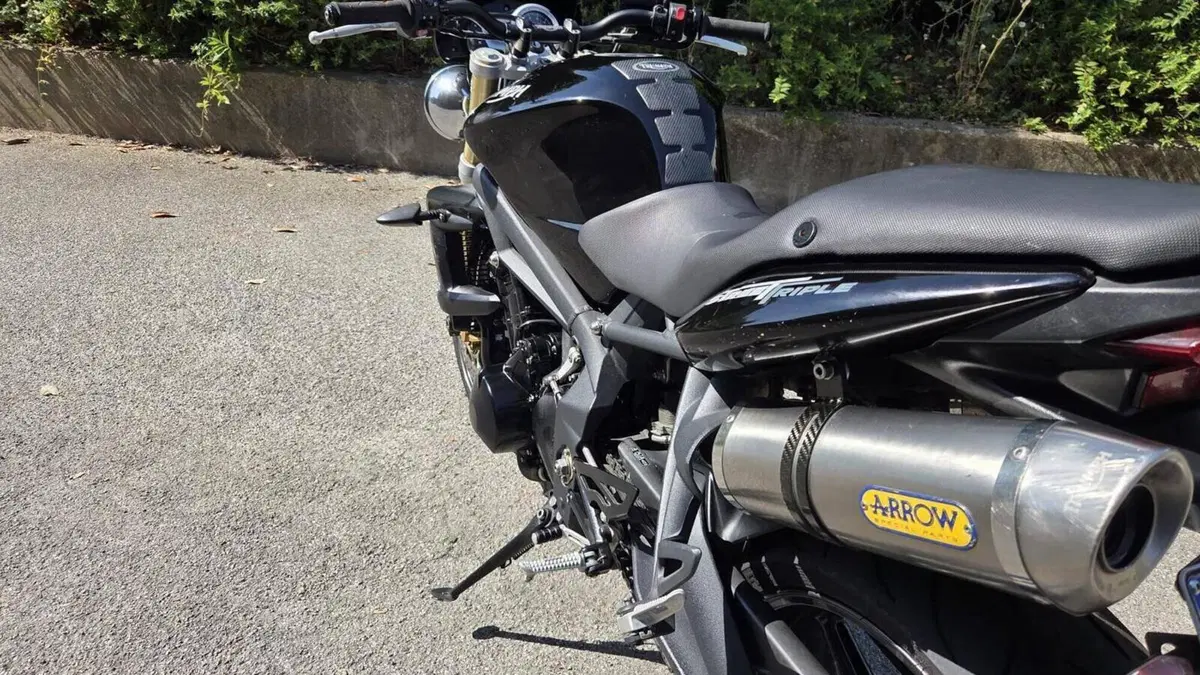 Triumph Street Triple (2007 - 12)  (2)