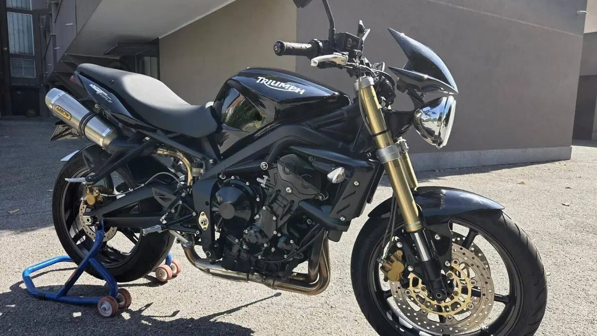 Triumph Street Triple (2007 - 12)  (4)