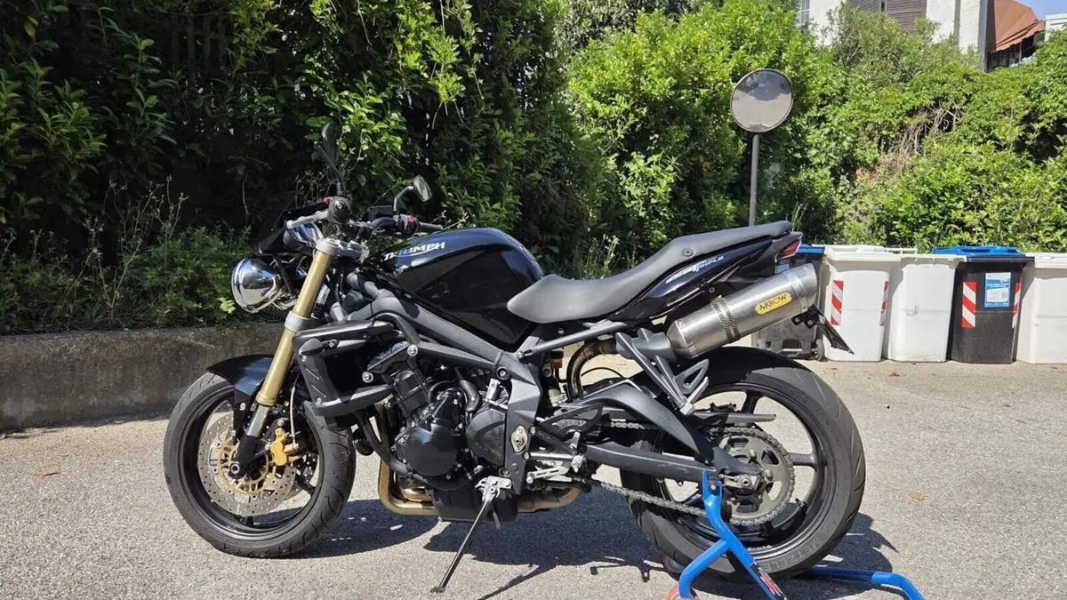 Triumph Street Triple (2007 - 12)  (6)
