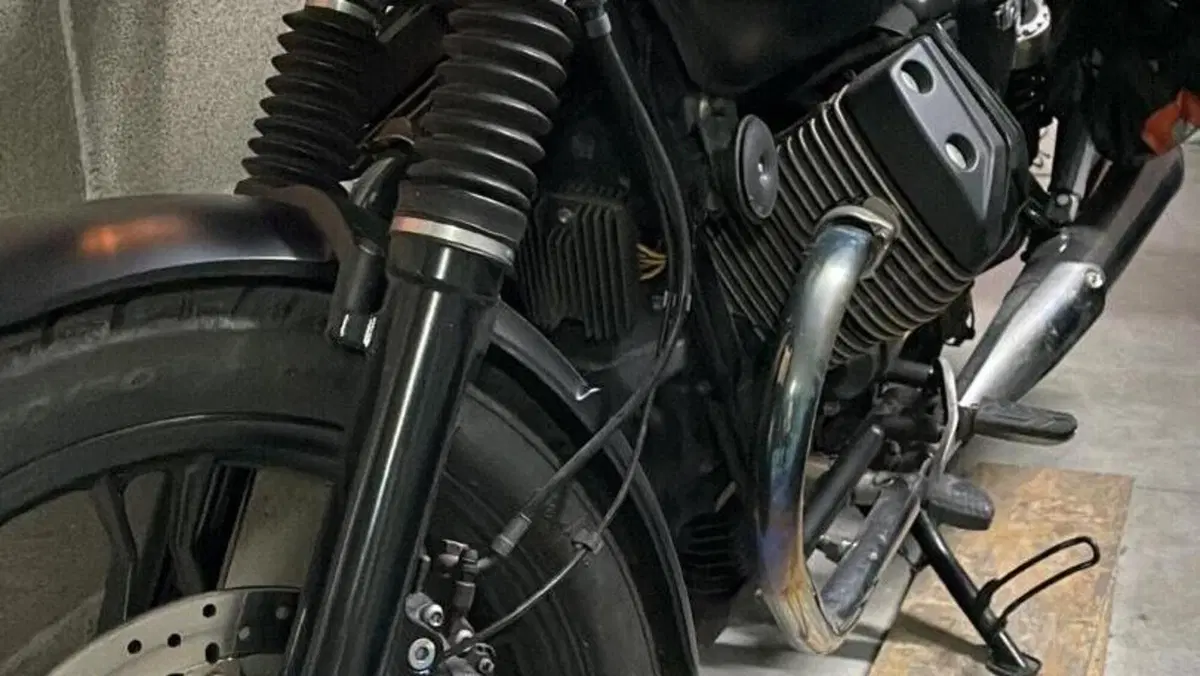 Moto Guzzi V7 II Stone (2015 - 17) 