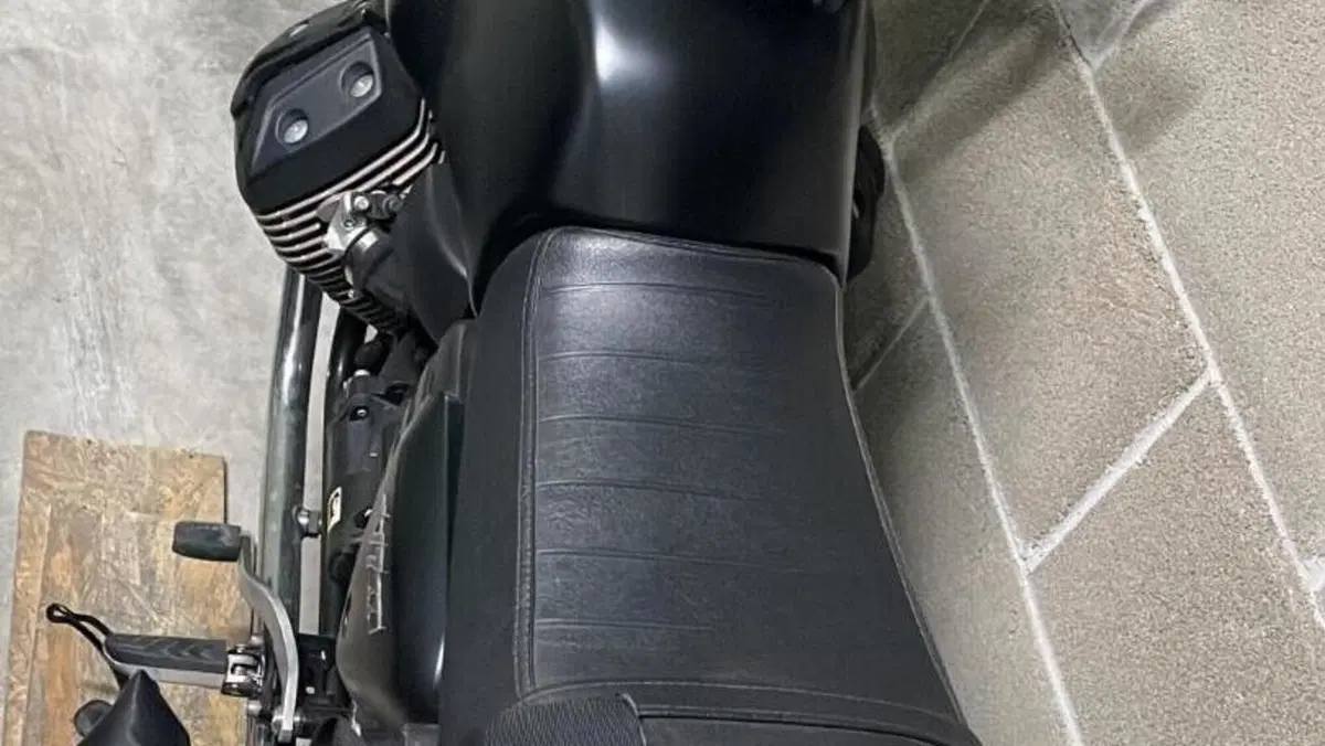 Moto Guzzi V7 II Stone (2015 - 17)  (2)