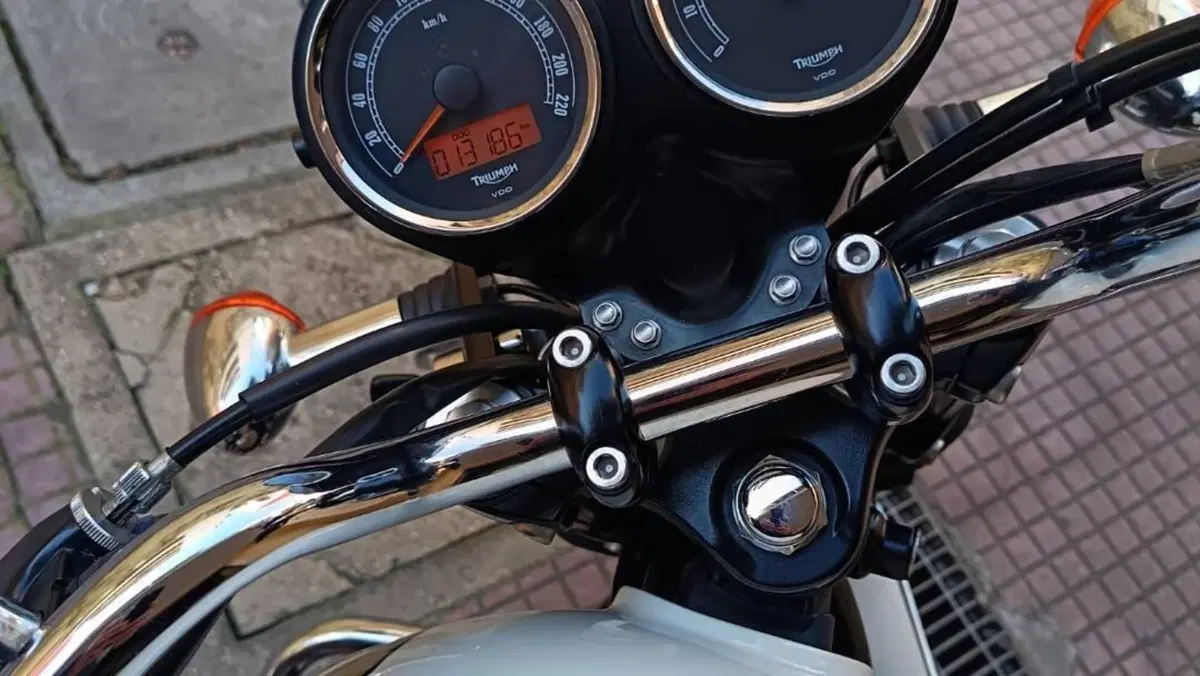 Triumph Bonneville (2007 - 16)  (3)