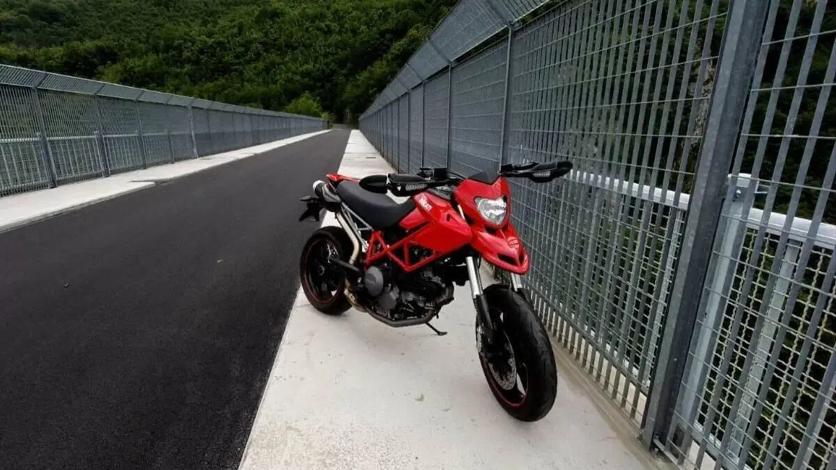 Ducati Hypermotard 796 (2012)  (2)
