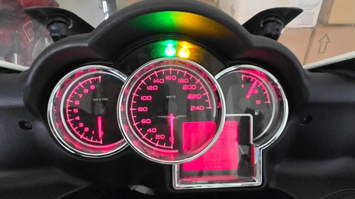 Moto Guzzi Norge 1200 GT 8V (2011 - 16)  (2)