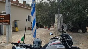 Moto Guzzi V85 TT Travel (2021 - 23) 
