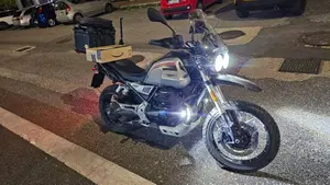 Moto Guzzi V85 TT Travel (2021 - 23)  (2)