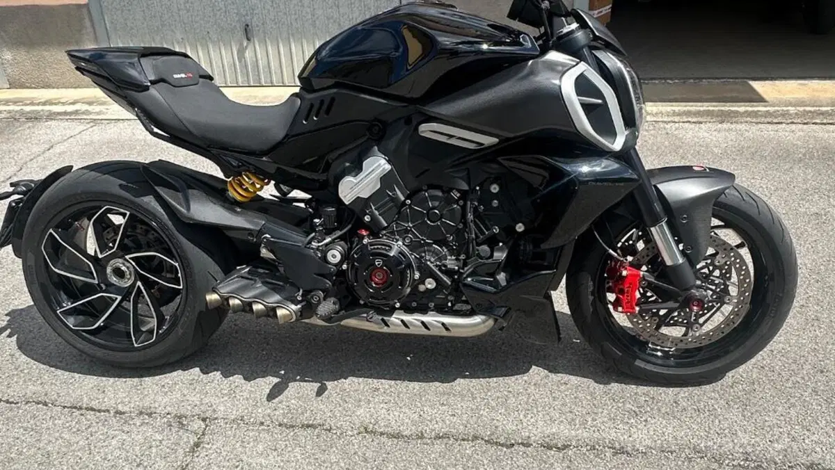Ducati Diavel V4 (2023 - 26)  (10)