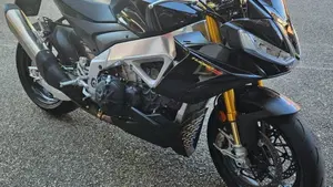 Aprilia Tuono V4 Factory (2021 - 24)  (4)