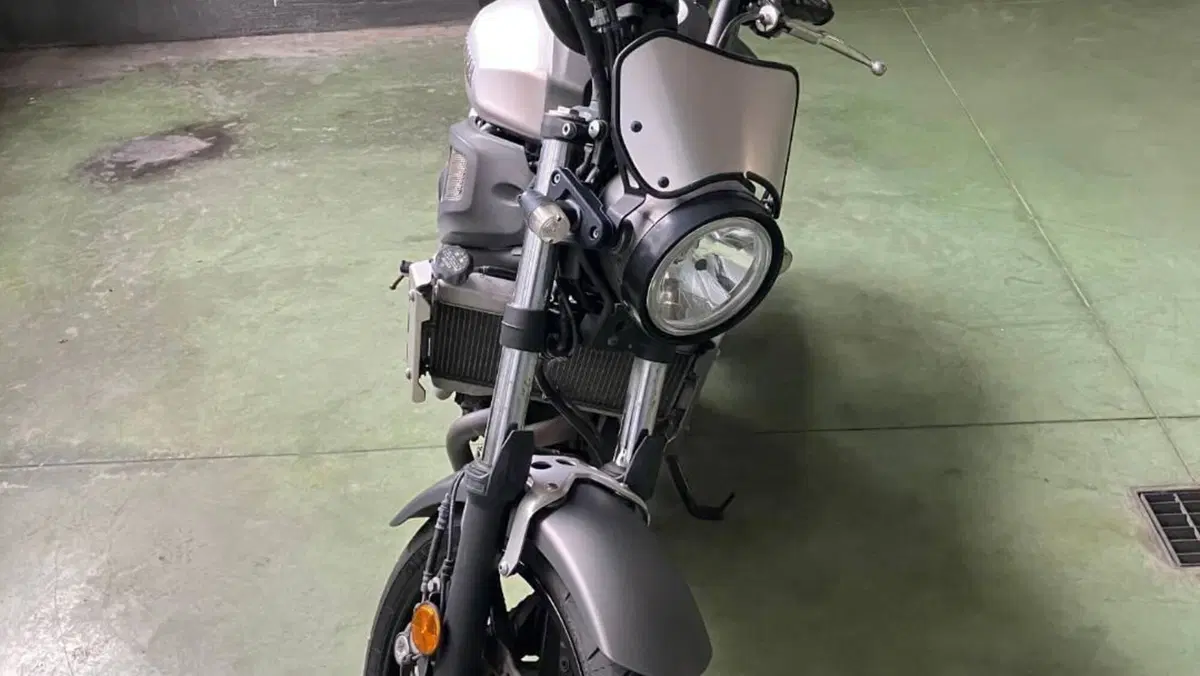 Yamaha XSR 700 ABS (2016 - 20)  (2)