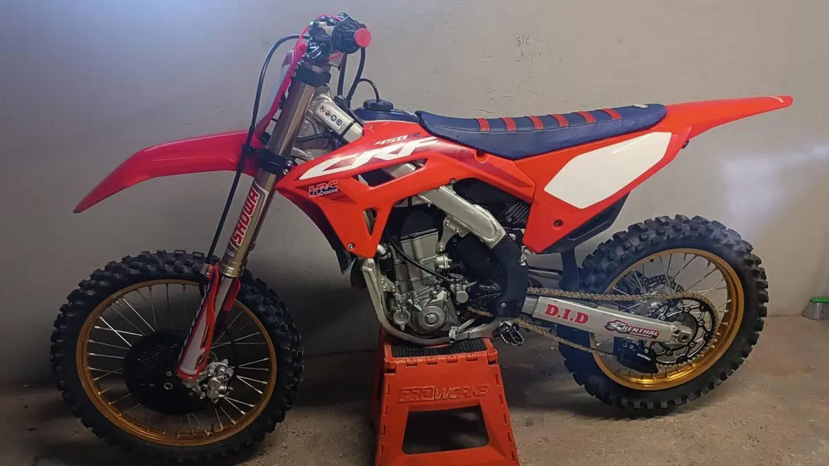 Honda CRF 450R (2023) 