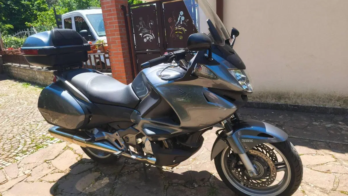 Honda Deauville 700 ABS  (2)