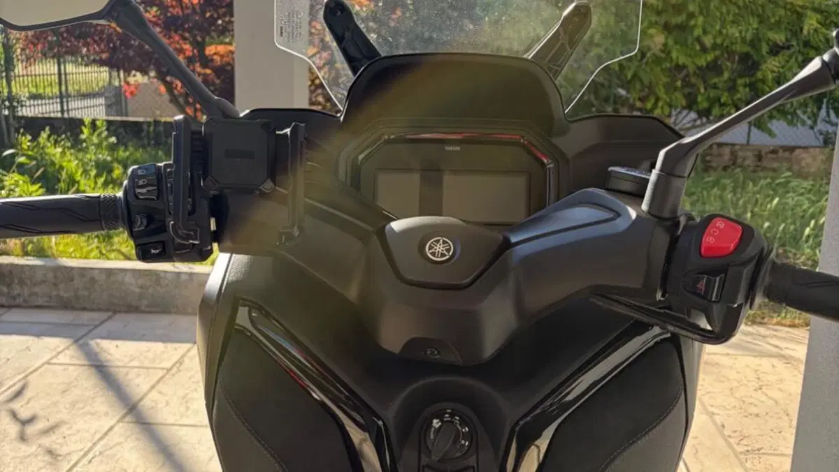 Yamaha X-Max 300 Tech Max (2025 - 26)  (3)