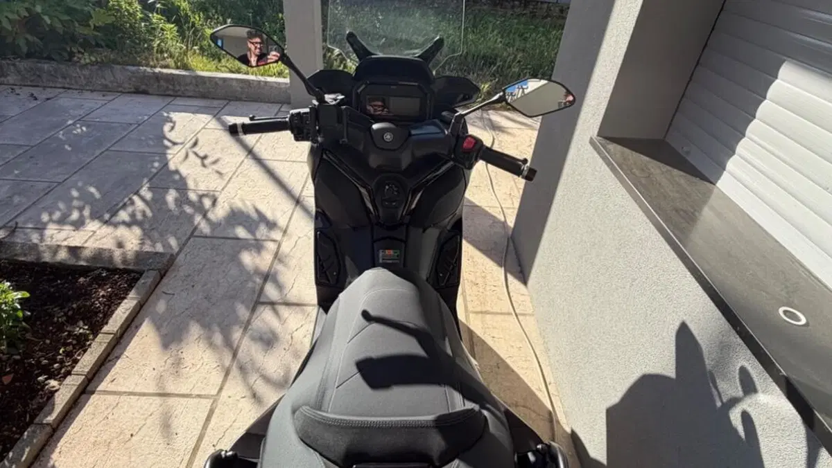 Yamaha X-Max 300 Tech Max (2025 - 26)  (4)
