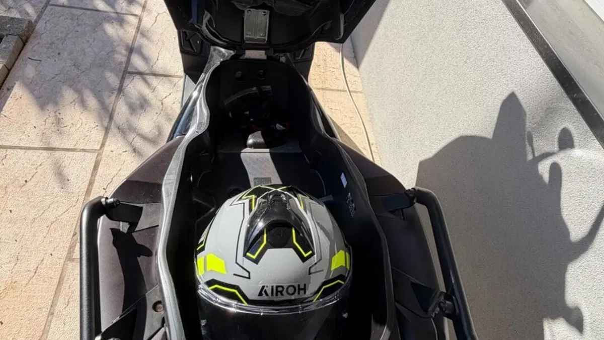 Yamaha X-Max 300 Tech Max (2025 - 26)  (5)