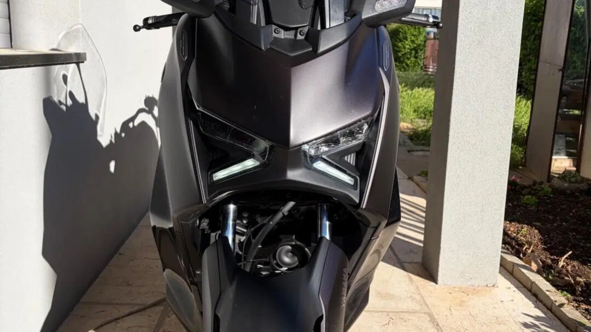 Yamaha X-Max 300 Tech Max (2025 - 26)  (6)