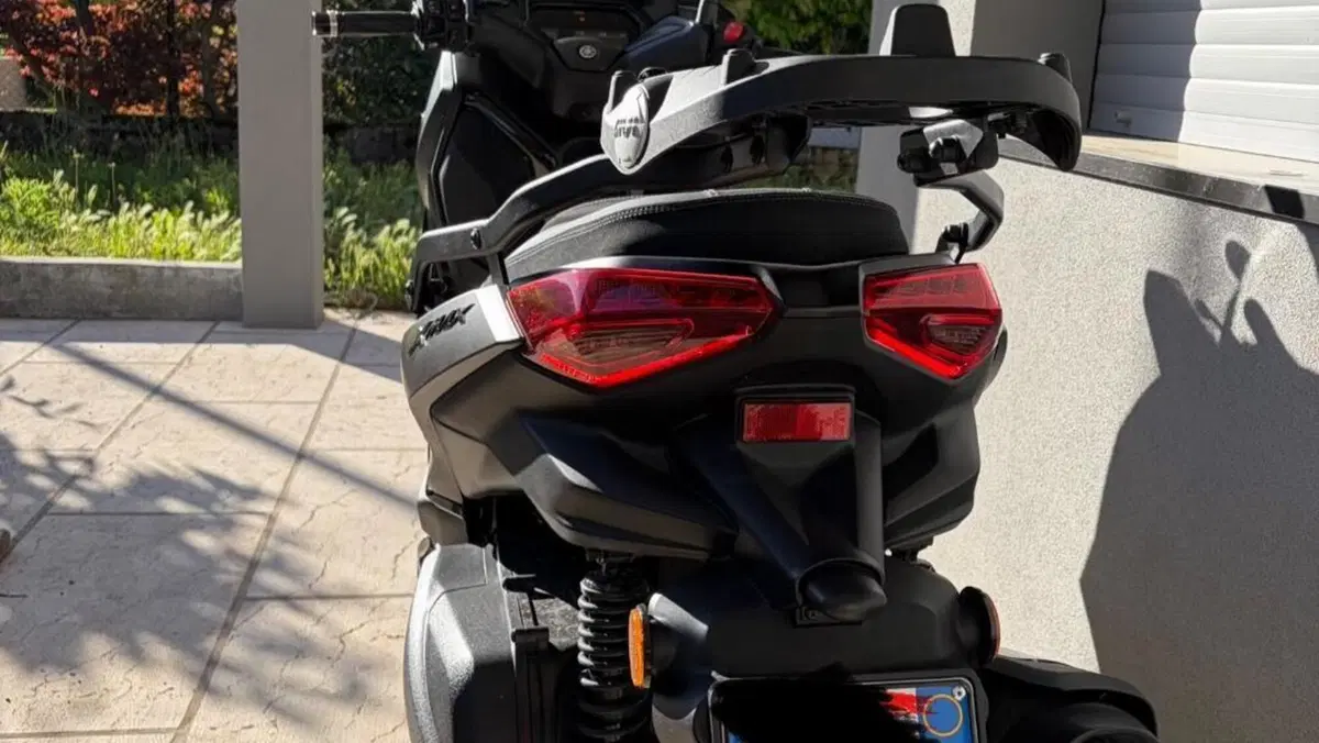 Yamaha X-Max 300 Tech Max (2025 - 26)  (8)